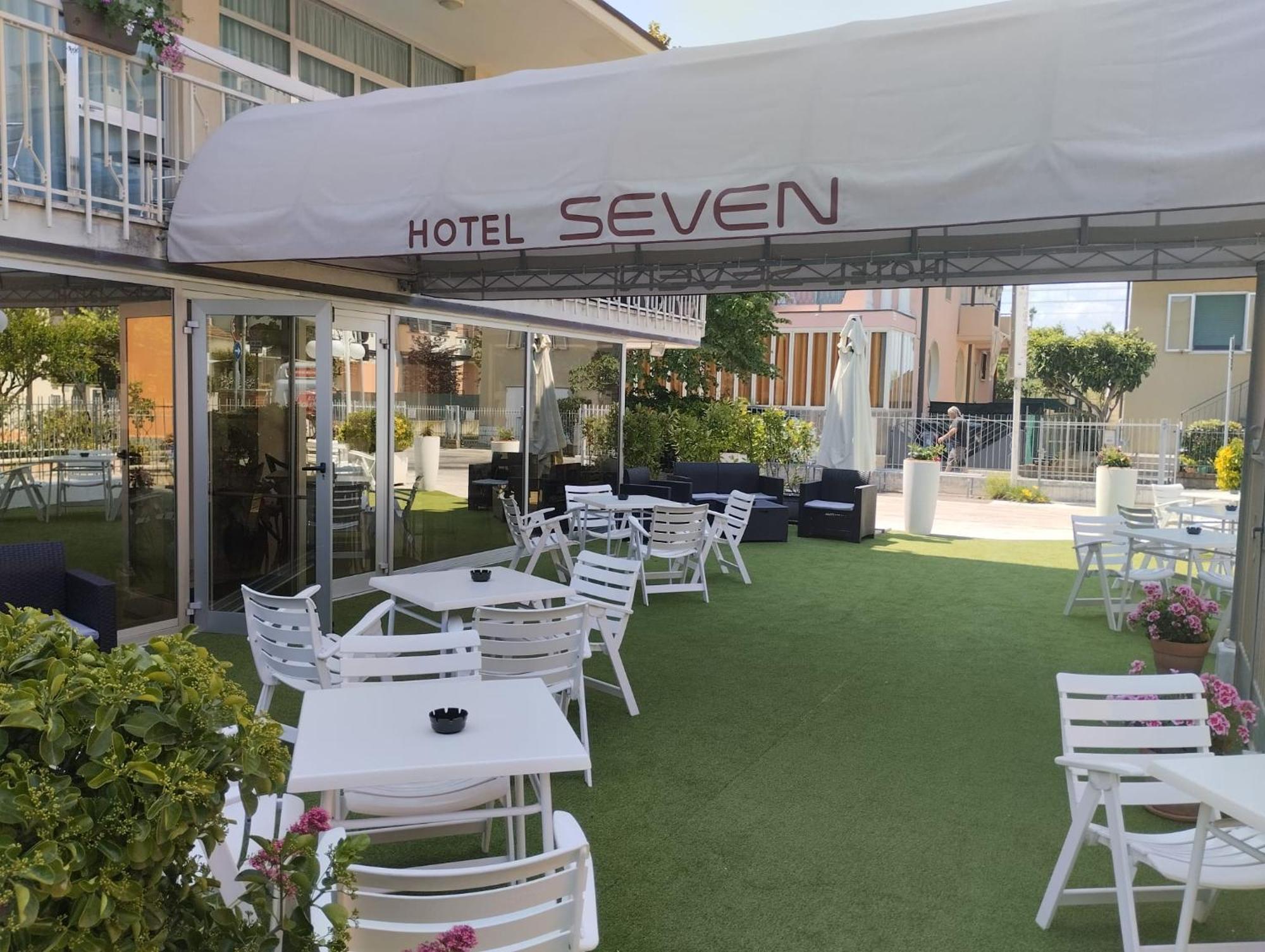 Hotel Seven Rimini Exterior foto